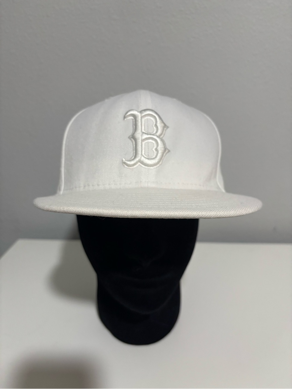 New Era 59FIFTY Boston Red Sox "White on White" Fitted Hat 7 3/4 or 61.5 cm